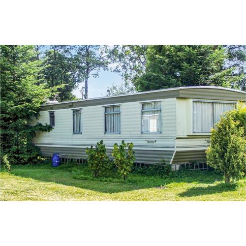 2 Bedroom Nice StaCaravan In Darlowo