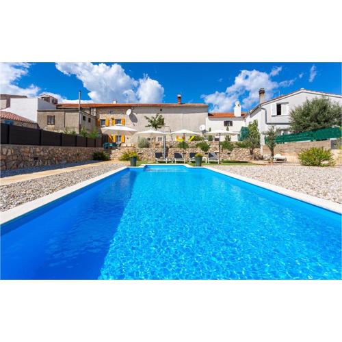 2 Bedroom Pet Friendly Home In Brzac