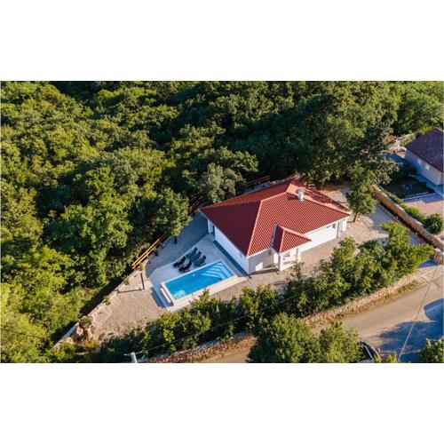 2 Bedroom Pet Friendly Home In Zestilac