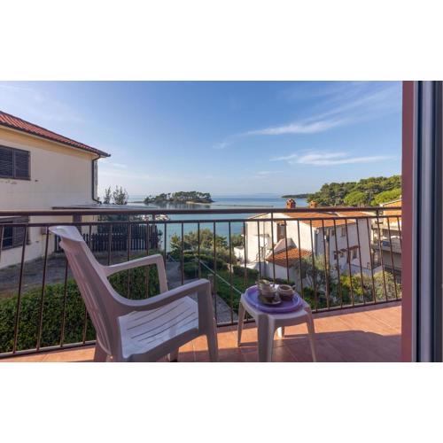 2 Bedroom Stunning Apartment In Banjol