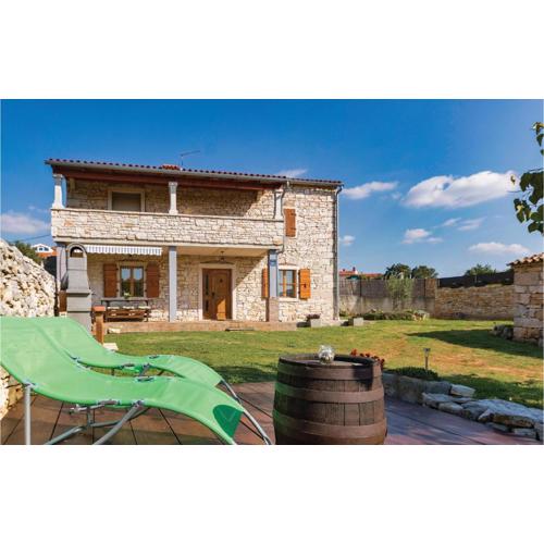 2 Bedroom Stunning Apartment In Fazana