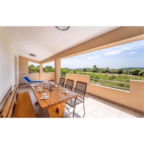 2 Bedroom Stunning Apartment In Medulin