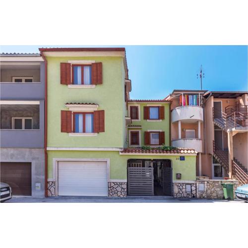 2 Bedroom Stunning Apartment In Pula