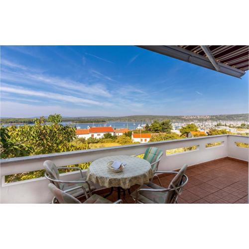 2 Bedroom Stunning Apartment In Punat