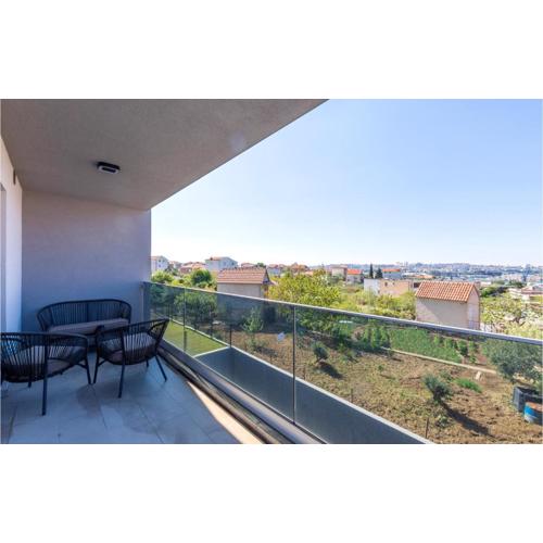 2 Bedroom Stunning Apartment In Solin
