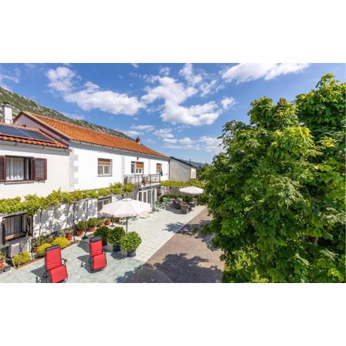2 Bedroom Stunning Home In Drivenik