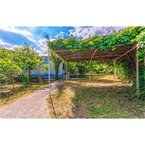 2 Bedroom Stunning Home In Pakostane