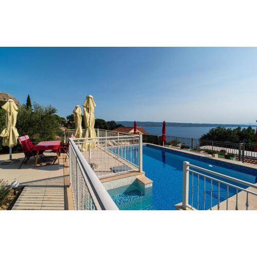 2 Bedroom Stunning Home In Podstrana