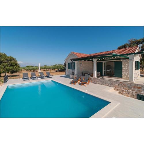 2 Bedroom Stunning Home In Postira