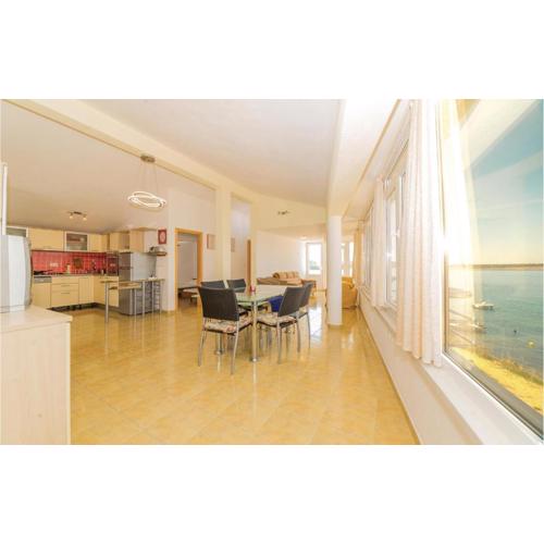2 Bedroom Stunning Home In Povljana