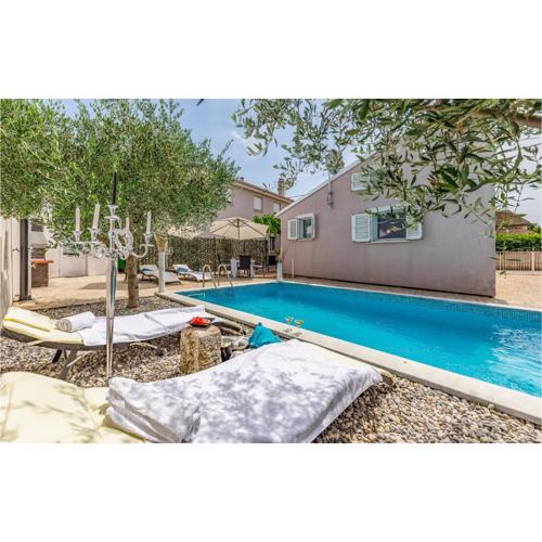 2 Bedroom Stunning Home In Sisan