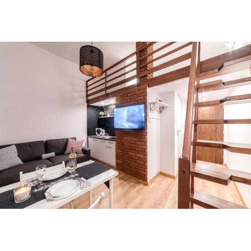 2 Nights Apartments - great location, right next to Main Rail and Bus Station, 10 min to Main Square by foot
