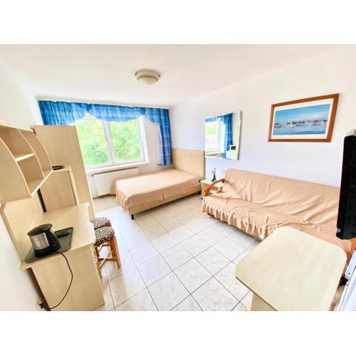 #2 Seaside Studios with Private Kitchenette & Bathroom by Swell