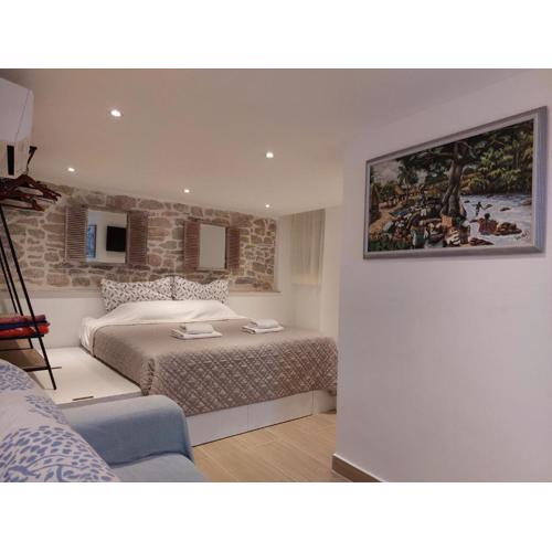 2024 Newly Renovated Apt-5 min Walk to Split Old Town