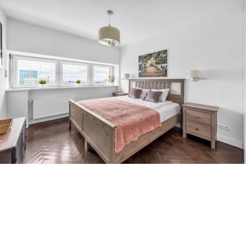 23rd Floor 3BR Apt with Views of Warsaw
