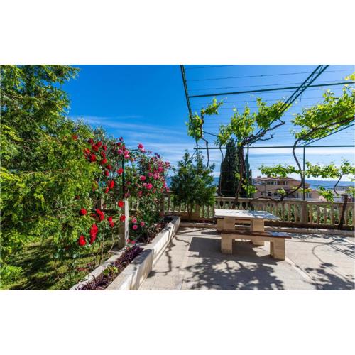3 Bedroom Amazing Apartment In Duce