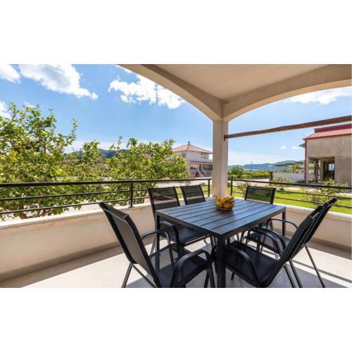 3 Bedroom Amazing Apartment In Opuzen