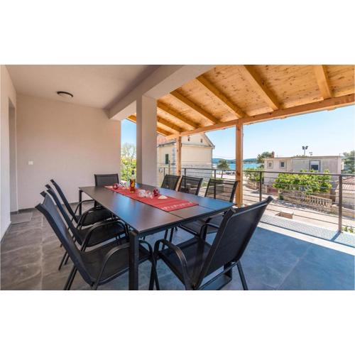 3 Bedroom Amazing Apartment In Turanj