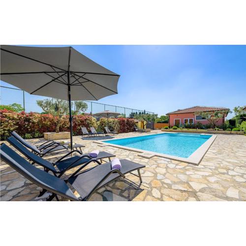 3 Bedroom Amazing Home In Smoljanci