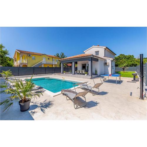 3 Bedroom Amazing Home In Stinjan