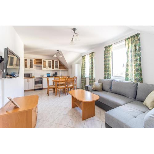 3-Bedroom Apartment Plac Neptuna by Noclegi Renters