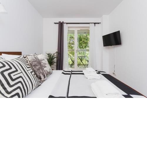 3-Bedroom Apartment with balcony- Krowoderska