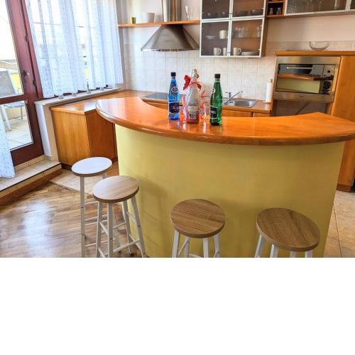 3-Bedroom Apt in Town Square