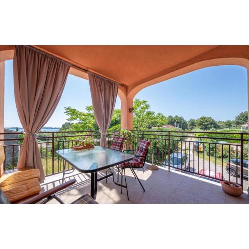 3 Bedroom Awesome Apartment In Fazana