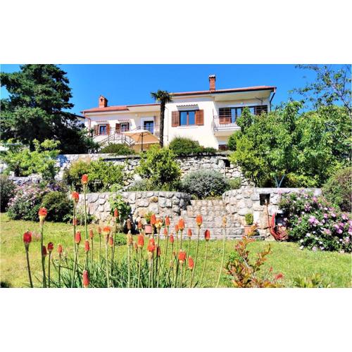 3 Bedroom Awesome Apartment In Kostrena