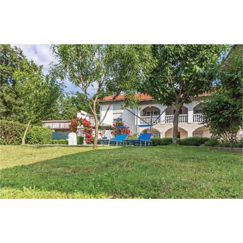 3 Bedroom Awesome Apartment In Pavicini
