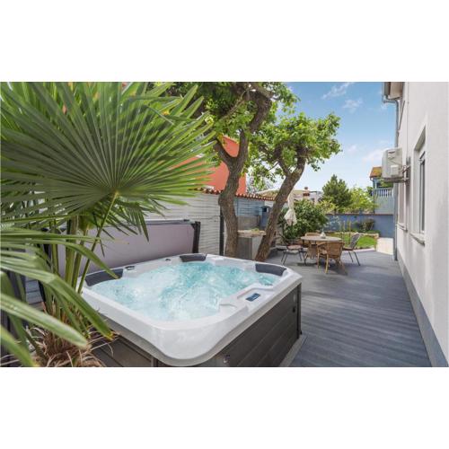 3 Bedroom Awesome Home In Barbariga