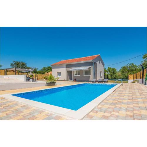 3 Bedroom Awesome Home In Donje Rastane
