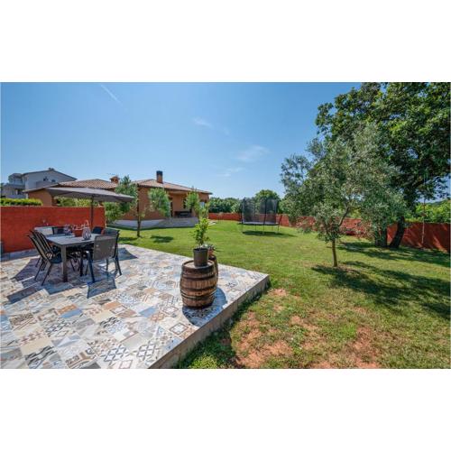 3 Bedroom Awesome Home In Liznjan