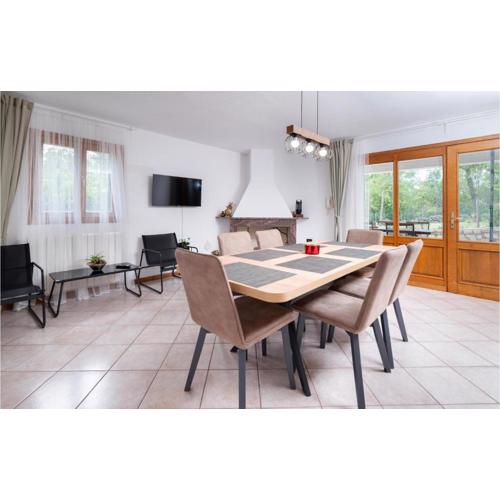 3 Bedroom Awesome Home In Trgetari