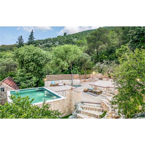 3 Bedroom Awesome Home In Vrgorac