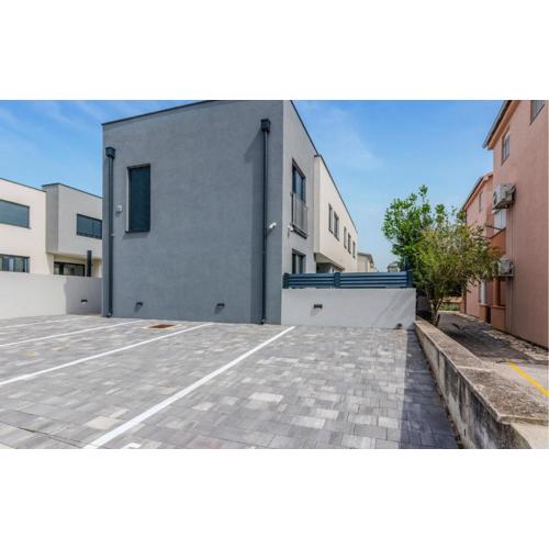 3 Bedroom Awesome Home In Vrsi