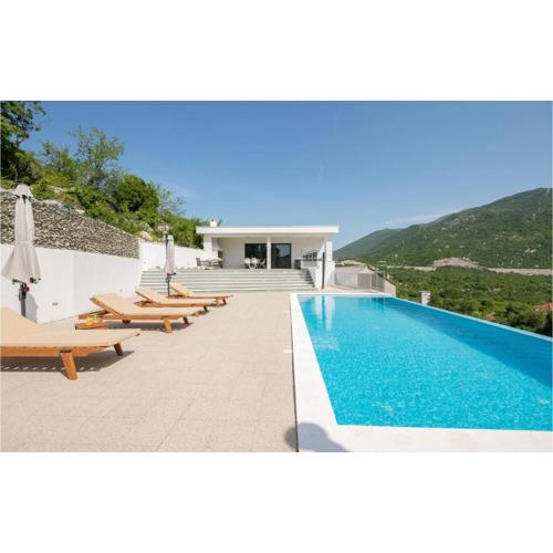 3 Bedroom Awesome Home In Zagvozd