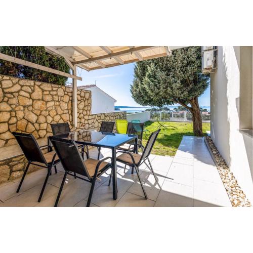 3 Bedroom Beautiful Apartment In Banjol