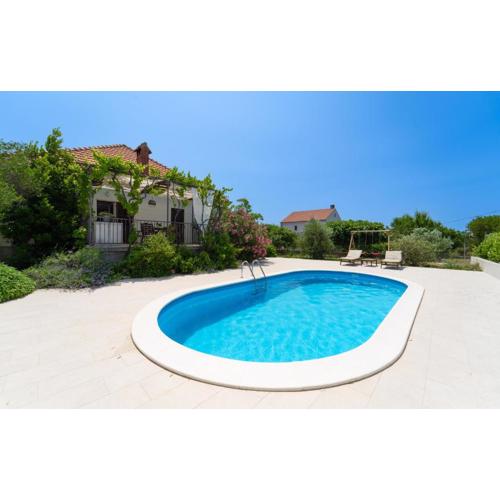 3 Bedroom Beautiful Home In Debeljak