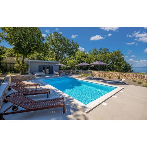 3 Bedroom Beautiful Home In Glavani