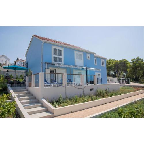 3 Bedroom Beautiful Home In Sutivan