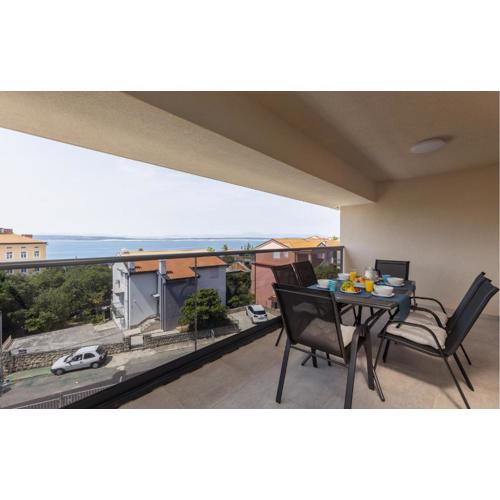3 Bedroom Cozy Apartment In Crikvenica