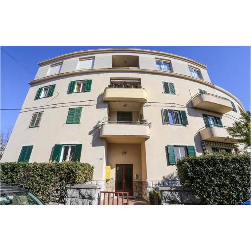 3 Bedroom Cozy Apartment In Split