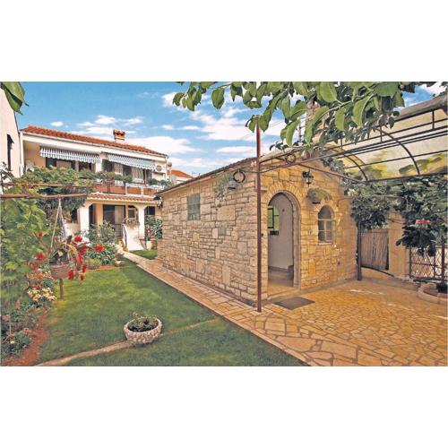 3 Bedroom Cozy Apartment In Stinjan