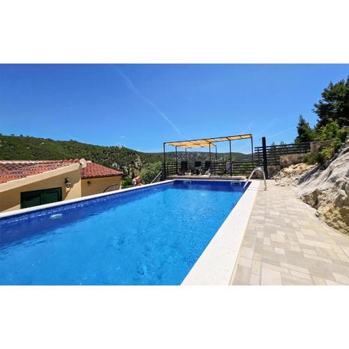 3 Bedroom Cozy Home In Skradin