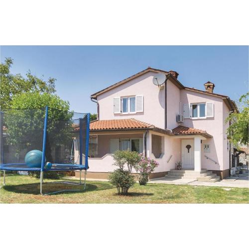 3 Bedroom Gorgeous Apartment In Marcana