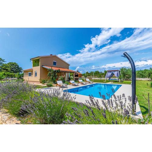 3 Bedroom Gorgeous Home In Sisan