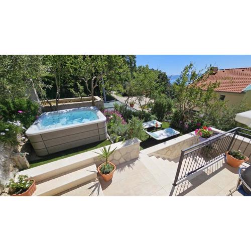 3-Bedroom Holiday Sunset House with Jacuzzi & Spectacular Sea View