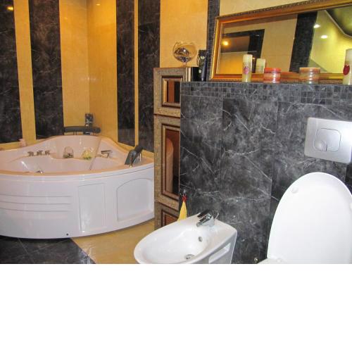3-bedroom jacuzzi apartment