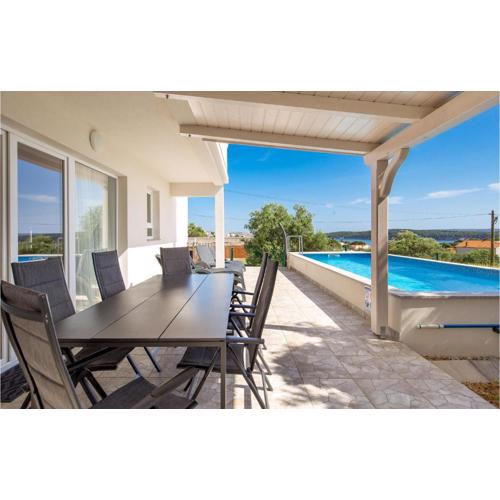 3 Bedroom Lovely Home In Banjol